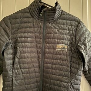Patagonia Women’s Down Shirt/Shacket forest print